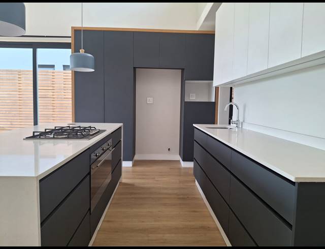 2 BEDROOM TOWNHOUSE FOR SALE IN SALT ROCK
